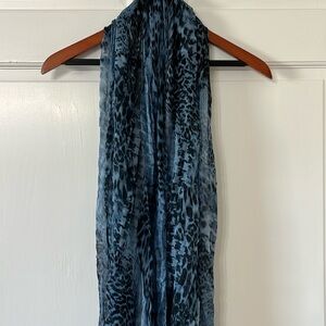 Women’s Lightweight Scarf